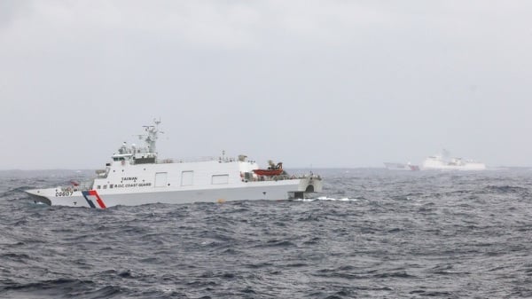 中共日前在台湾海域周边部署大批海警与海军船舰，对台进行灰色地带袭扰，当时台湾的海巡全程紧密监控。